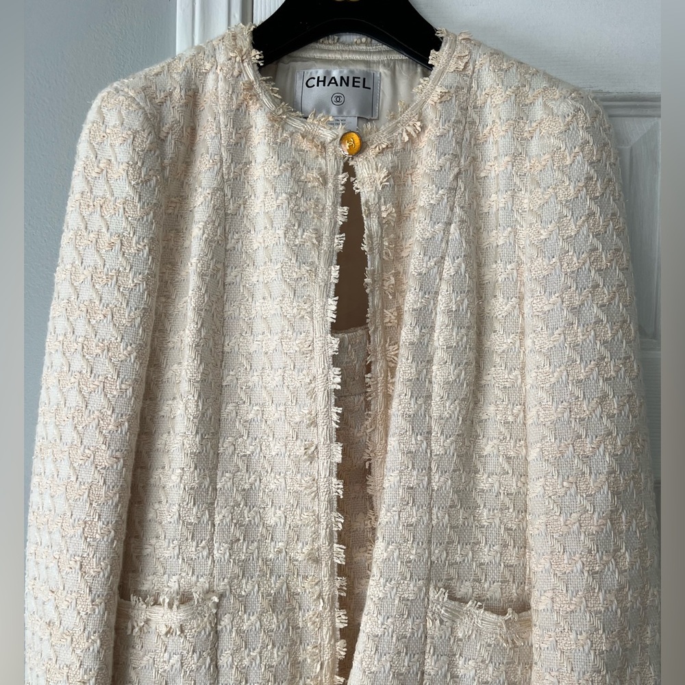 Chanel Ivory Tweed Skirt - Picture 3 of 10